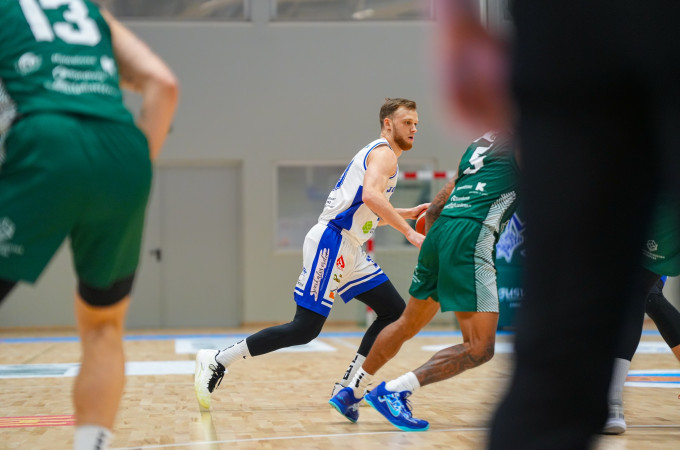 Babušio vedamas „Jurbarkas-Karys-Manesta“ apgynė namų sienas nuo autsaiderių