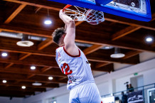 Prieš svečius iš Jurbarko vos neprisižaidę mažeikiškiai pačiupo svarbią pergalę